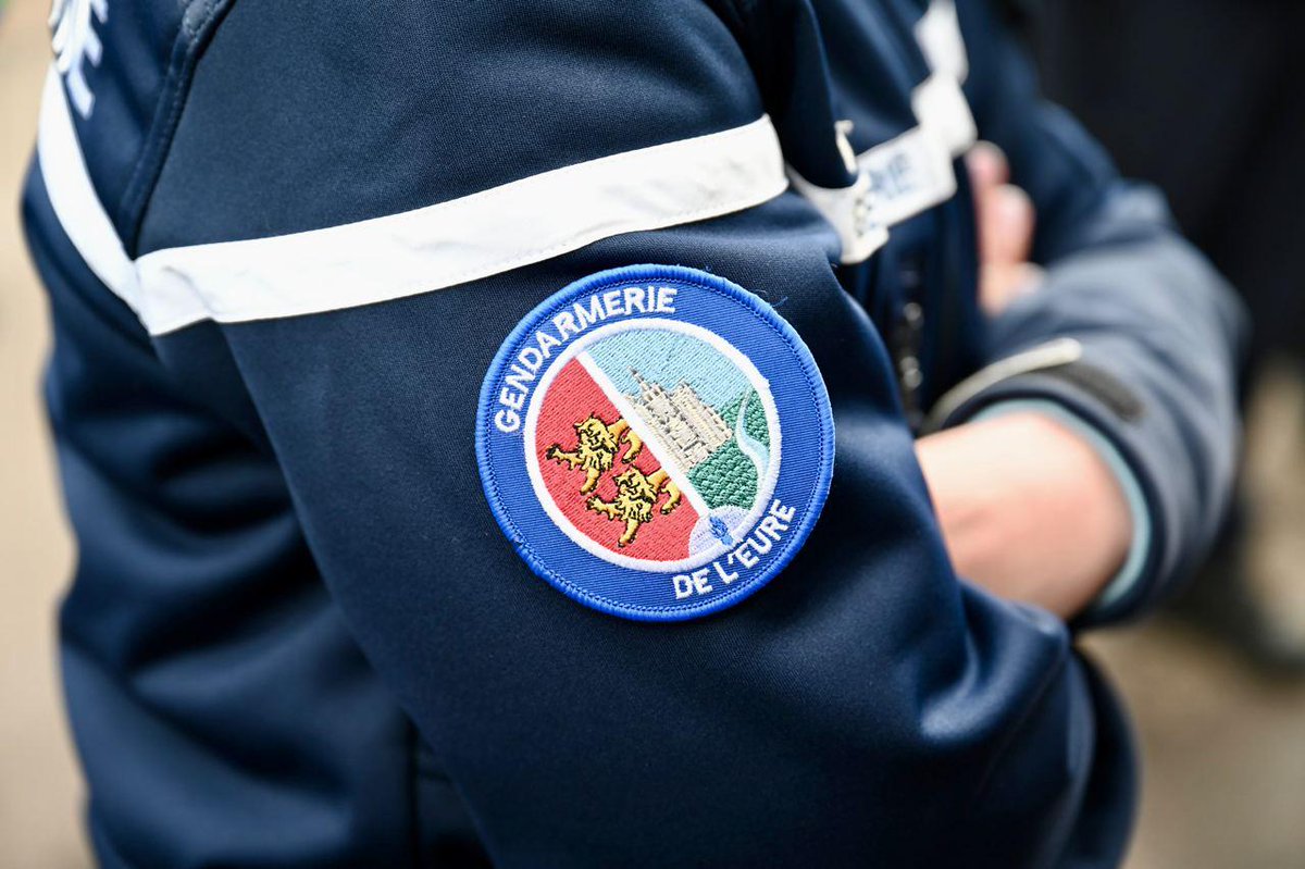 Inauguration de la nouvelle brigade de gendarmerie de Pacy-sur-Eure en présence de @GDarmanin, @SebLecornu et @Ch_RGZ. 👉 Plus de 420m2 de locaux de service technique 👉 21 logements Une très bonne nouvelle pour nos gendarmes !☺️