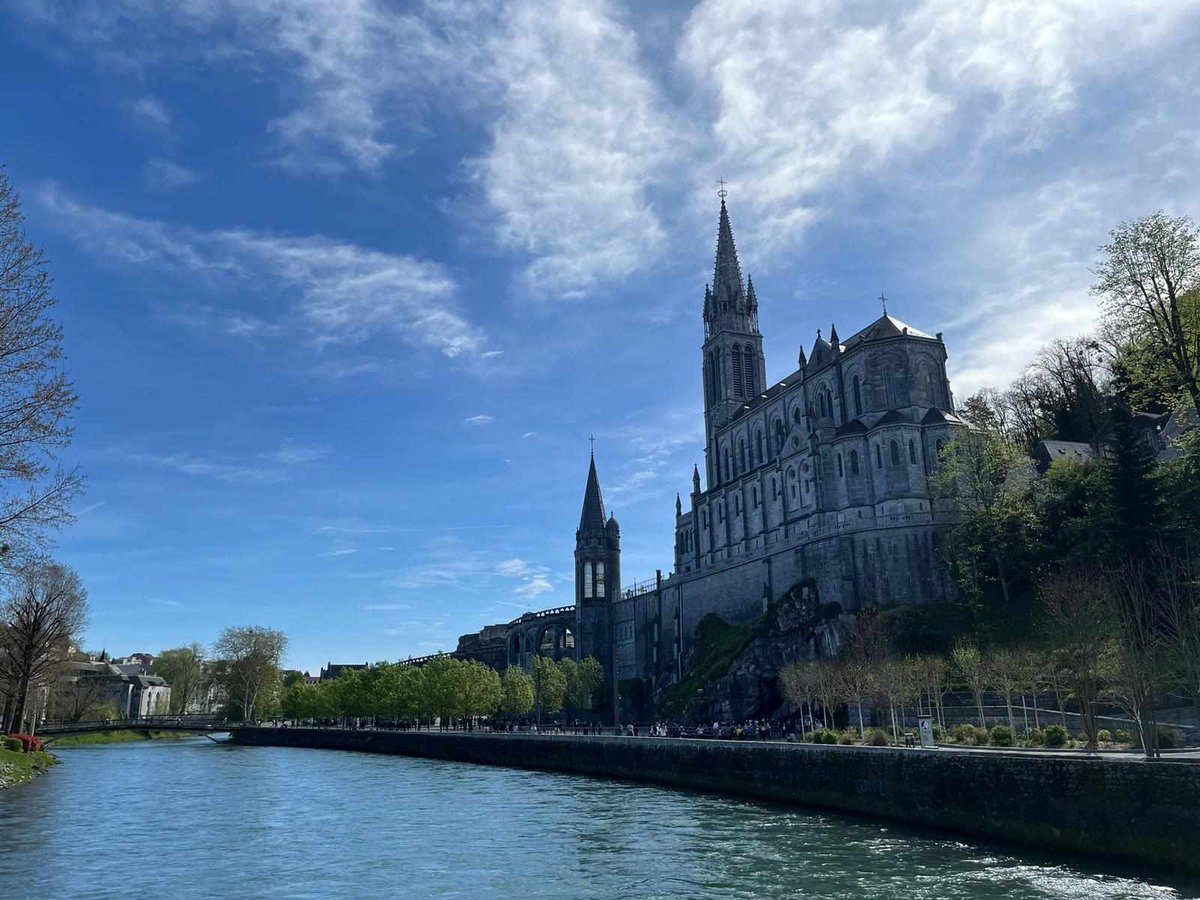 NenaghCollege's tweet photo. Nenagh College students raised funds for The Irish Pilgrimage Trust earlier in the year. Two 5th year students were invited to participate in the  Easter Pilgrimage. Molly May Gillick and Cameron Shoer were lucky enough to experience the trip! #community #equailty #corevalues https://t.co/fVrbOJp5Ky