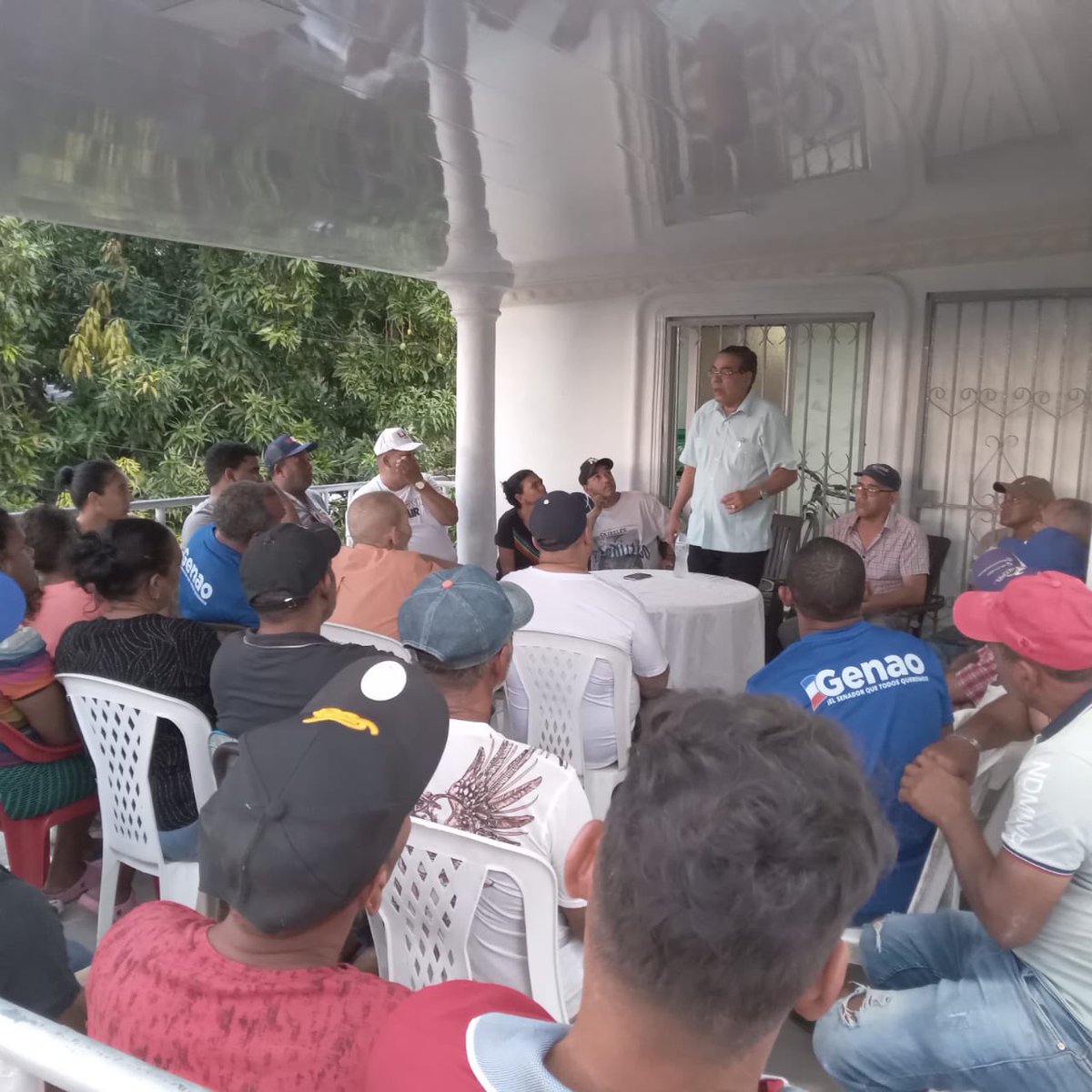 En el sector Juan Pablo Duarte de La Vega, reunido anoche en asamblea con ex dirigentes del @PLDenlinea y de la @FPcomunica , que renunciaron de esas organizaciones para respaldar la reelección de #LuisAbinader 4 años más, y @RogelioGenao Sigue-Senador. @DiarioLibre @PRM_Oficial