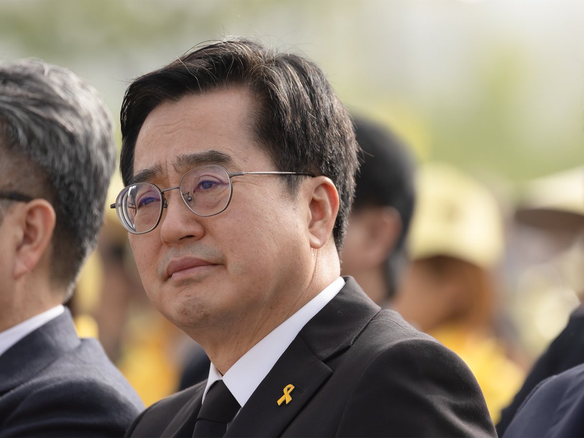 열 번째 봄입니다.
아이들이 돌아오기로 했던 ‘520번의 금요일’이 흘렀습니다.

어른이라 미안했고, 공직자라서 더 죄스러웠던 
10년 전 그날을 잊지 못합니다.

대부분의 아픔과 그리움은 세월 앞에서 희미해지지만, 
그렇지 않은 것들이 있다는 것을 잘 압니다.

오늘, 10주기 기억식에서 여전히