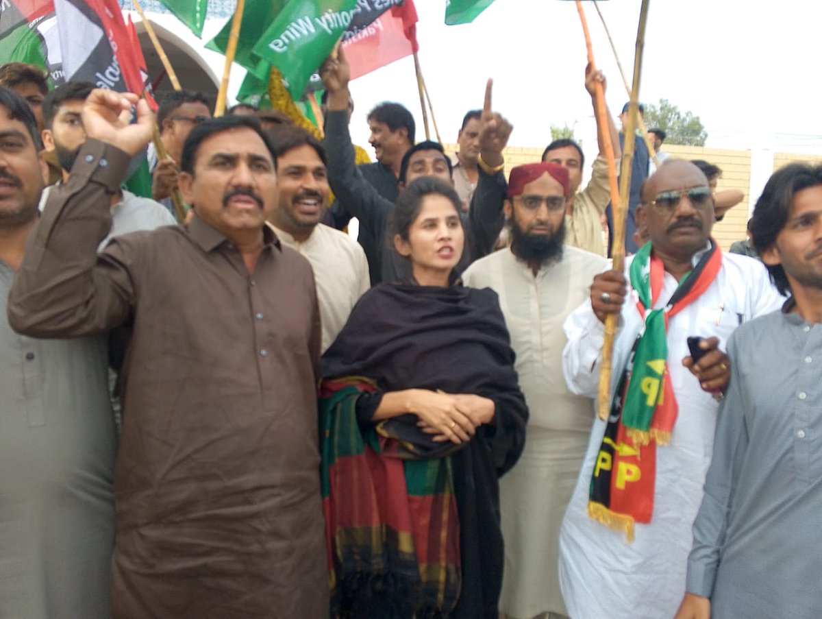 ZAKARIAMUSTAFA9's tweet photo. Wid Adi MPA @RoomaMatto &amp; her father @MushtaqMatto2 on the eve of 45th Death Anniversary of #SZAB at GKB, Larkana. https://t.co/4FzH8E5bZp