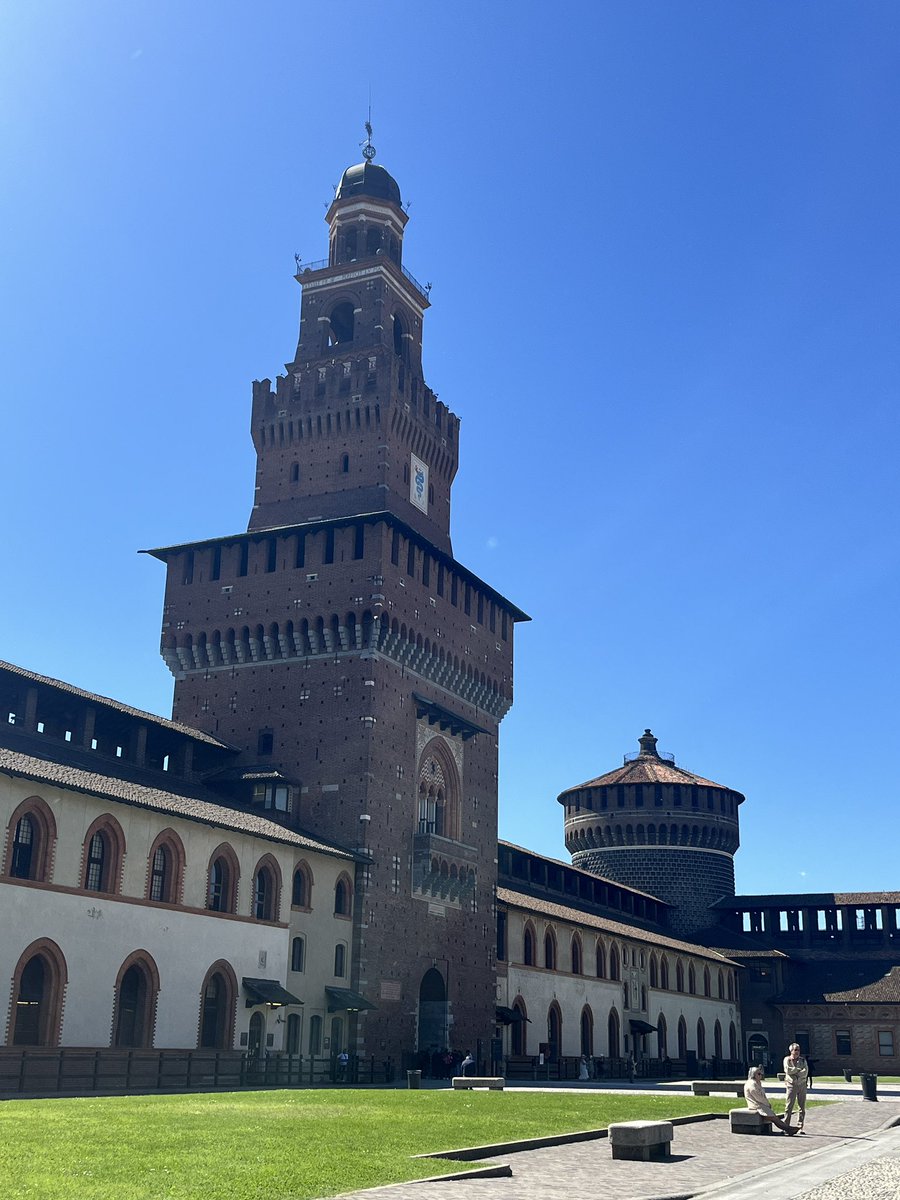 Il cielo di Milano. Con il vento.