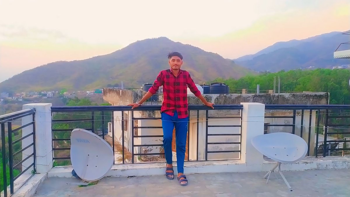 खुद को शरीफ बस इतना ही रखो, 
जितना आपके साथ दुनिया रहे। 

#Durgesh_kushwaha
#DMORYAVLOGS
#Durgeshkvideo