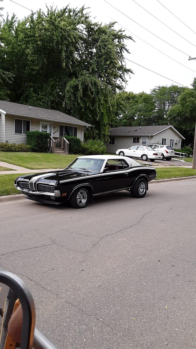 Cool setup on this 70 Cougar XR7…just like when I was growing up…