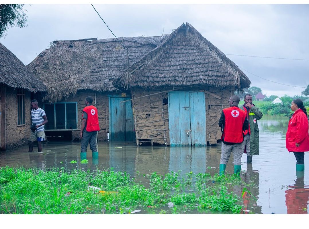 IFRCAfrica's tweet photo. Tanzania has declared a national state of emergency due to severe floods in Pwani (Rufiji + Kibiti districts) and Morogoro (Kilombero district). 

Over 10,000 families have been displaced &amp; more than 8,000 homes damaged.  

@trcs1962 is responding, supporting affected families. https://t.co/0k0QTGfeSD