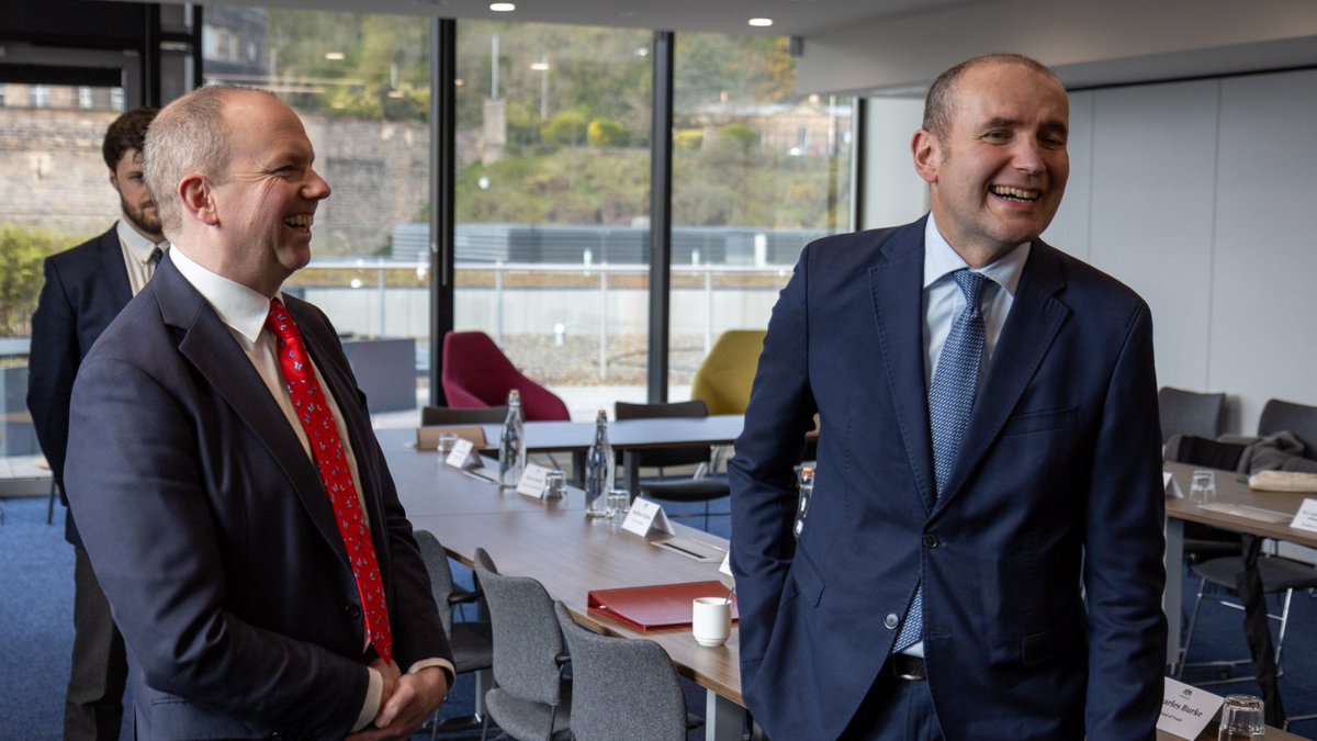 Lord Cameron welcomed President of Iceland Guðni Thorlacius Jóhannesson to UK Government hub Queen Elizabeth House, during his state visit to Scotland. They discussed: 🔵 the work of UK departments based there & 🔵 how the 🇬🇧 & 🇮🇸 governments can work together on shared issues.