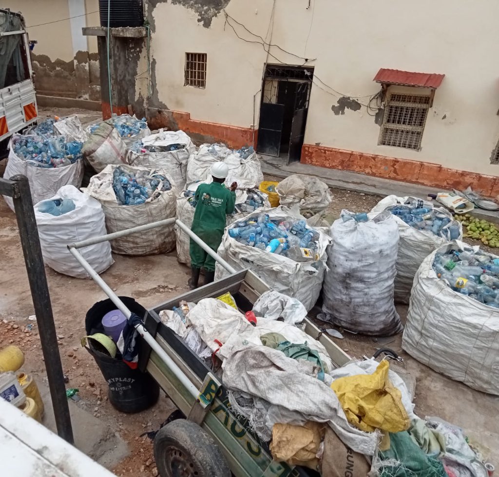 Currently offloading plastic waste (PET bottles) from our plastic waste collection center at Old Town, Mombasa paving the way for recycling. Segregate your plastic waste to keep it clean and ready for a sustainable transformation. Better yet, use a reusable water bottle and…