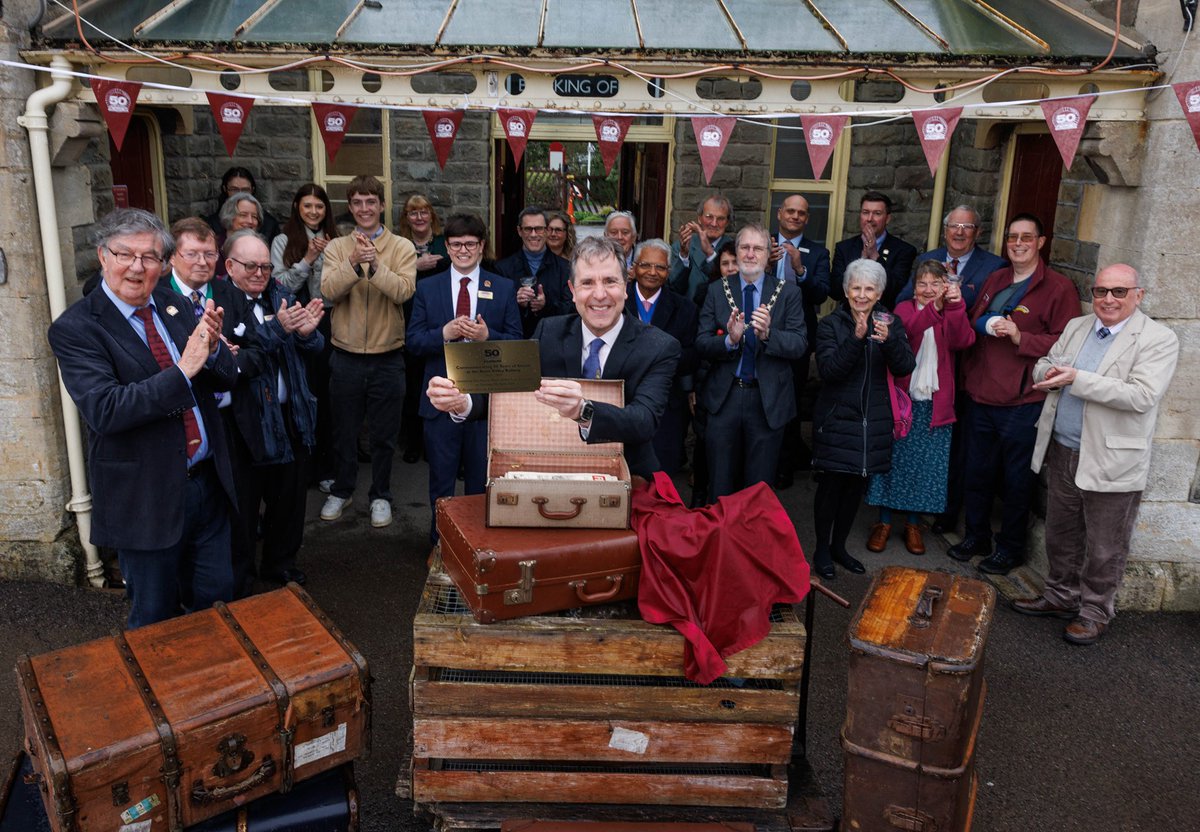 Happy Half-Century to Avon Valley Railway! Mayor Dan Norris unveiled a plaque to mark this very special birthday, celebrating the rich railway heritage of the West of England. Full steam ahead to the next 50 years! Read more at: bit.ly/3VVV3Mp