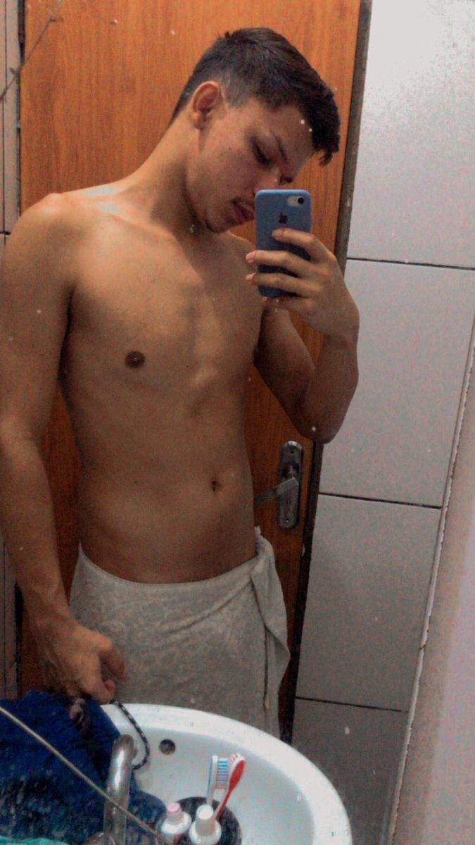 h_piettro's tweet photo. Bora tomar banho cmg? https://t.co/3TTa0Kf4GM