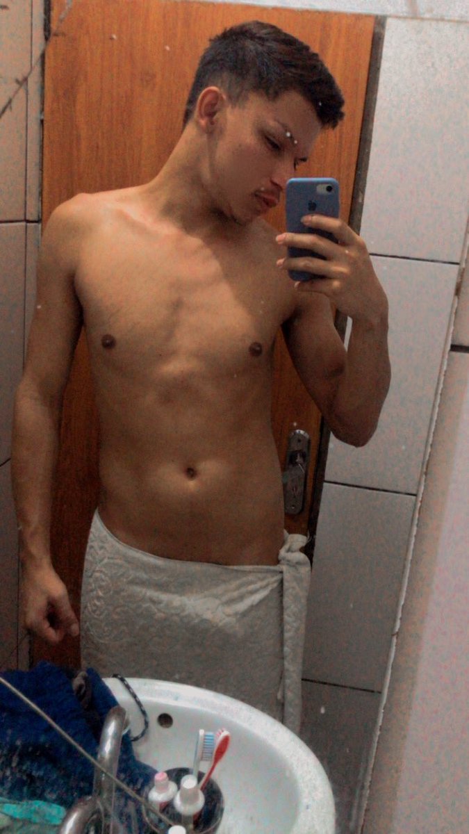 h_piettro's tweet photo. Bora tomar banho cmg? https://t.co/3TTa0Kf4GM