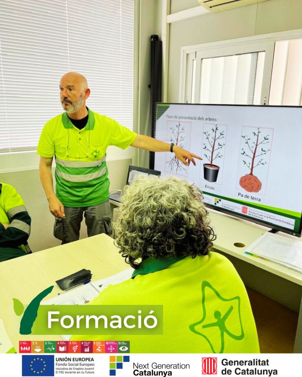 Vivelloc's tweet photo. Equip d'Hèlix de Viver de bell-lloc atenent a la #formació que ha ofert l'oficial Isra Jané en la Formació #CP1 en #jardineria.

📝El certificat de professionalitat enriqueix les nostres capacitats i ofereix la garantia de professionalitat en tots els serveis.

#CONFORCAT https://t.co/c6bYQ8lWTO