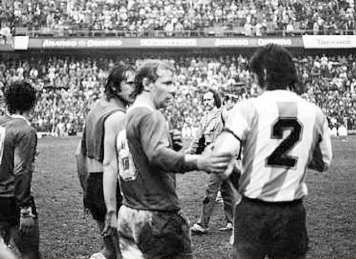 #Argentina v #WestGermany, international friendly, June 1977. #WolfgangOverath #BerndHölzenbein and #JorgeOlguín after the game.