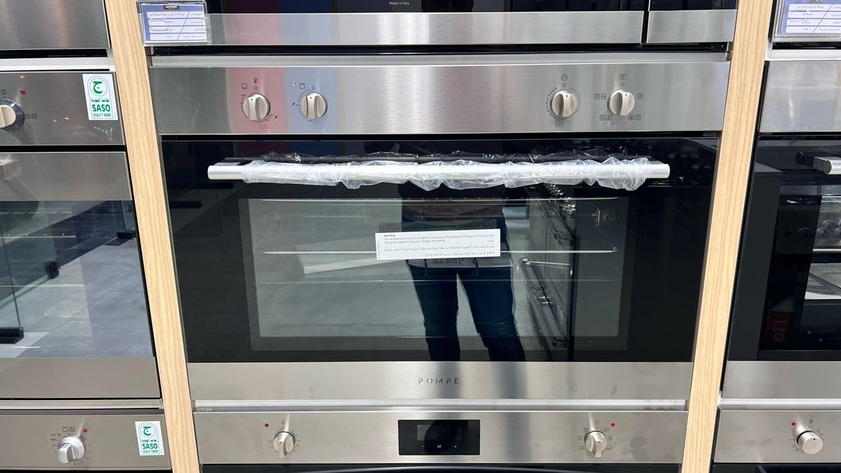 فرن غاز مدمج 90 سم 4 مفتاح - السعة 131 لیتر 2 مفتاح لتشغیل الغاز من الأعلى والأسفل معاً مؤقت الكتروني بنظام 24 ساعة 3 مروحة توزیع الحرارة - مروحة تبرید شوایة الدجاج - درجة حرارة حتى 250 باب الفرن بالفتح والاغلاق ھیدرولیك
 صنع في ایطالیا 
#POMPE 
#VENICE 
#فرن