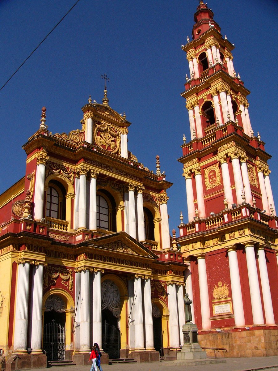 HispaniarumRex's tweet photo. Catedral de San Francisco en Salta (Argentina), ciudad fundada un 16 de abril de 1582 por el licenciado Hernando de Lerma bajo el nombre original de "San Felipe y Santiago de Lerma en el valle de Salta". https://t.co/3C0USkMXvF