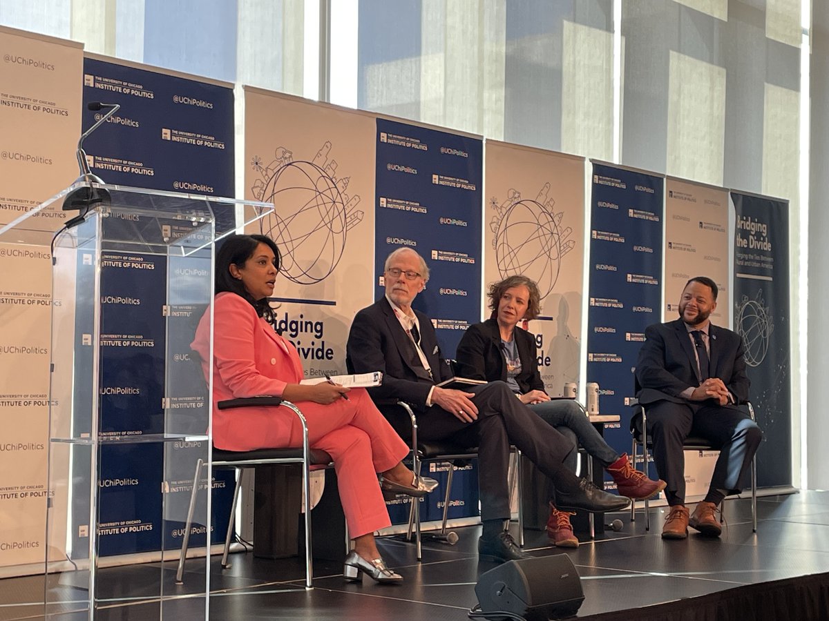 .@AmeriCopsCEO recently traveled to Denver & Chicago, where he:  
✅ watched the eclipse with @AmeriCorpsNCCC; 
✅ witnessed @SeveColorado and @CONG1860 team up to expand pathways to employment; and 
✅ discussed how #Service unites and strengthens communities at @UCHIPolitics.