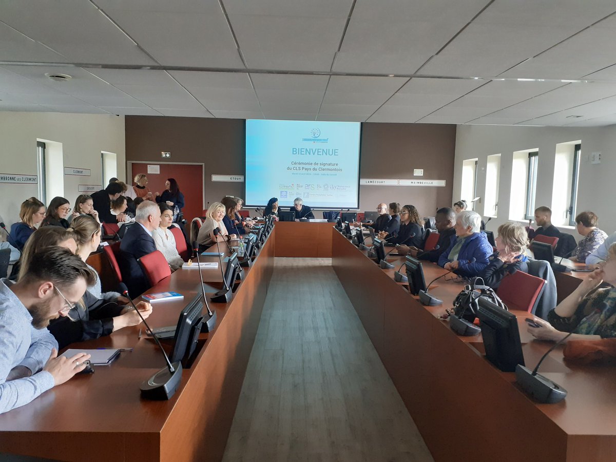 Signature du CLS 3e génération du Pays Clermontois en présence d'un grand nombre de partenaires dont plusieurs nouveaux qui ont rejoint la démarche <a href="/DSDEN60/">DSDEN de l'OISE</a> <a href="/CHI_Clermont/">C.H.I Clermont</a> 
👏 pour votre engagement renouvelé en faveur de l'accès aux soins, de la prévention, de la santé mentale...