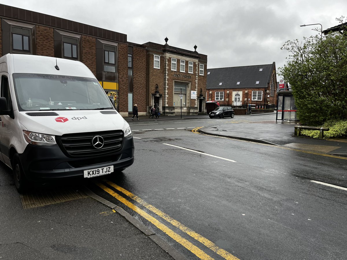 We’ve also yet again had some excellent parking from #DPD who really couldn’t care less about blocking the dropped kerb & tactile pavers.
#pavementparking #ableism #wheelchairaccess #disabledaccess #blind #everydayableism @YPLAC #selfishparking #illegalparking #cradleyheath