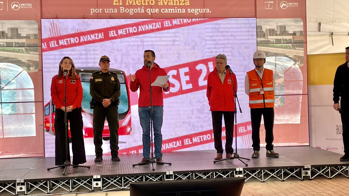 Inicia la rueda de prensa con el alcalde @CarlosFGalan y la gerente general de TransMilenio @Maferoc para anunciar el cierre de la estación Calle 26, desde el próximo sábado 4 de mayo debido a obras de construcción de la Primera Línea del @MetroBogota. #ElMetroAvanza