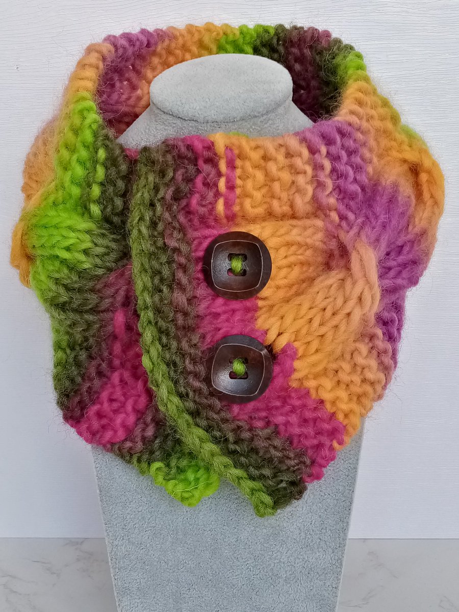 Cable knit neck warmer Rainbow Collection 100 % pure wool.
folksy.com/shops/littlere…
#CraftBizParty
#HandmadeHour
#cableknit
#welshcrafthour
#UKGIFTHOUR
#specialoccasions
#rainbows
#neckwarmers