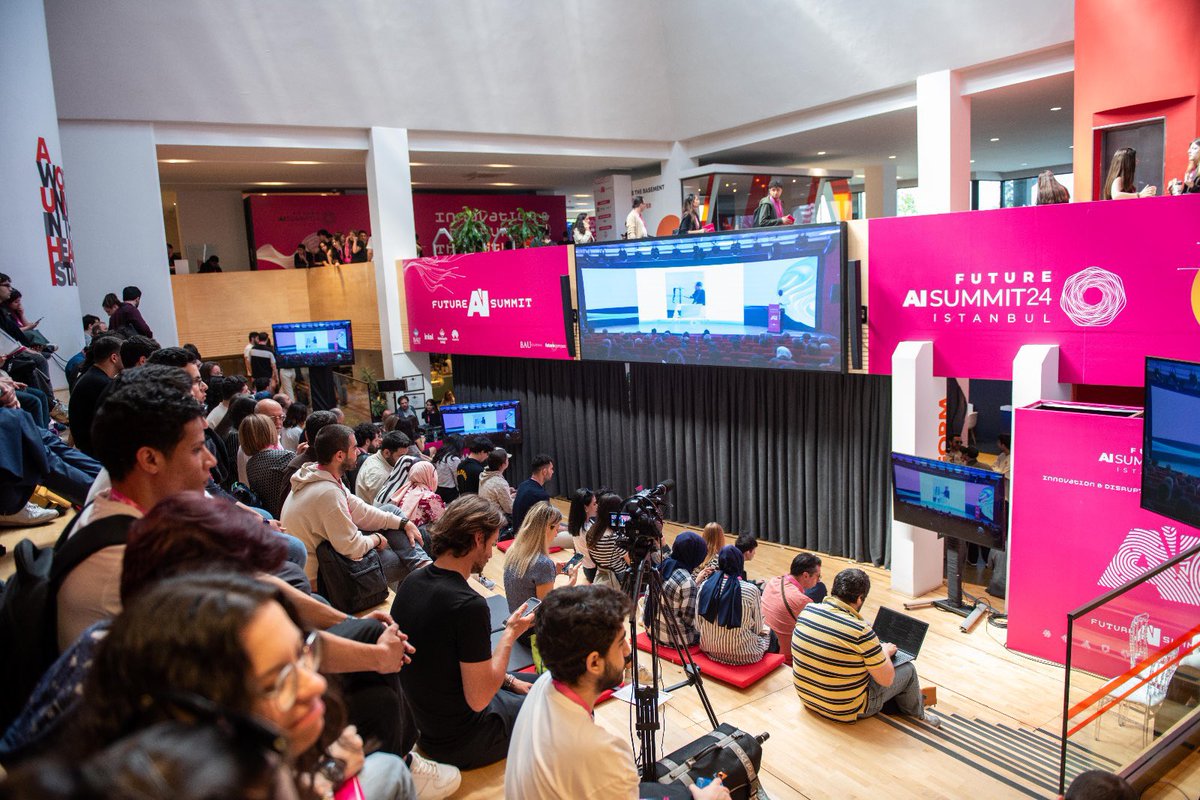 Bahçeşehir Üniversitesi ev sahipliğinde gerçekleştirilen FUTURE AI Summit 2024 Yapay Zeka zirvesi, 5 ayrı alanda binlerce ziyaretçinin katılımıyla başladı. 2 gün sürecek etkinlikte bir çok teknoloji şirketinin üst düzey temsilcileri, girişimler, akademisyenler ve farklı bir çok