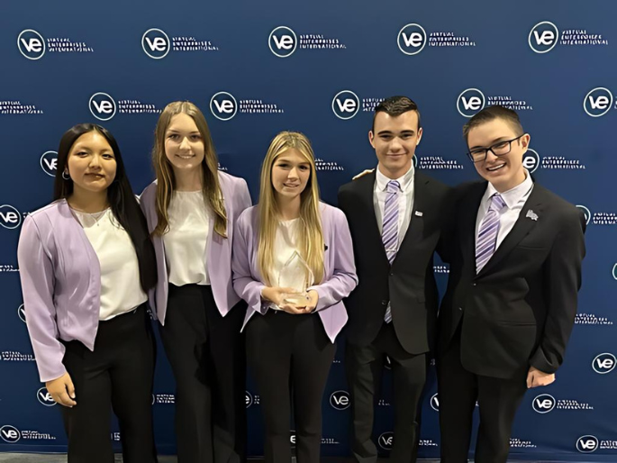 Congratulations to @CentennialHawks business plan team, 'MendTality' for placing 2nd in the nation! 🙌 We applaud our outstanding @VEInternational teams for their remarkable national rankings! 👏 For a full list of awardees, visit: kernhigh.org/apps/news/arti…