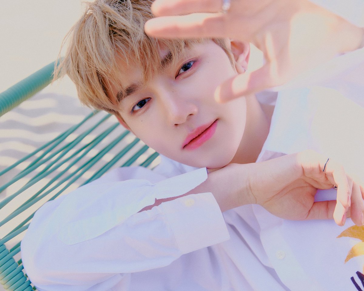 zhagmhao's tweet photo. Savoring the ocean breeze under the soft glow of the sun, that’s where our first meeting began. Your hair gently tousled by the wind, your smile brighter than the sun—you had me from the moment you said hello. https://t.co/OXD403IG9z
