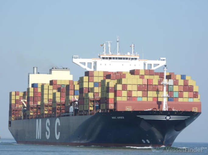 container_news's tweet photo. Escalating Middle East tensions trigger projected surge in war risk premiums and freight rates 

#ContainerxChange

 https://t.co/dRarG0xAXm https://t.co/2udpUy767p