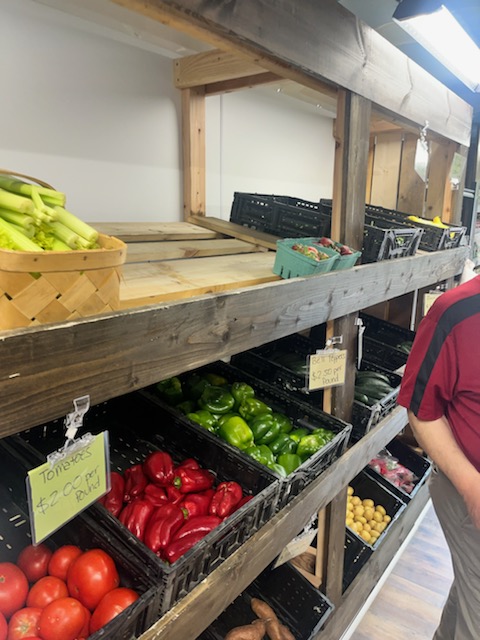 Councilman @votewillbrennan stopped by the Tom's Creek Mobile Market this morning! Today, they are serving students on USC's campus to provide them with fresh fruits and veggies! 🍅 🍏 If you're on campus be sure to stop by before 2 PM today! #TogetherWeAreColumbia