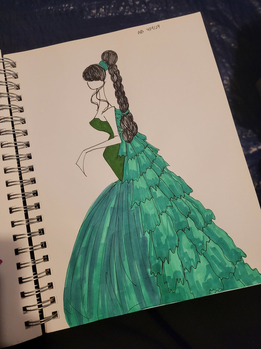 I forgot to post this the other day💚💚💚 #dressdesign #fashion #fashiondesign #artist #myownart