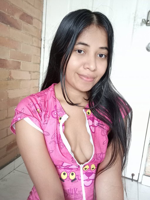 Una pantera Rosa 🩷 caliente ♨️ https://t.co/fsrRJXsnGQ