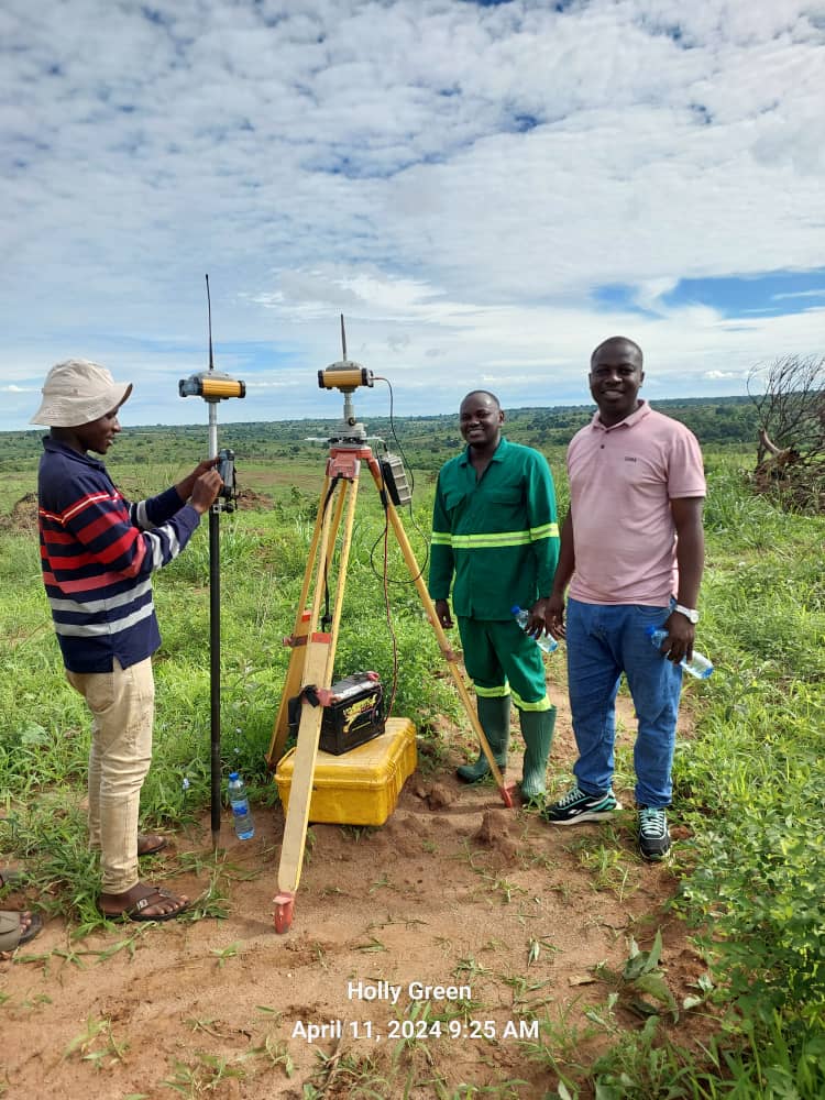 @greenagrictz tupo site kumpimia mteja shamba lake Kwa ajili shughuli za kilimo, makazi na ufugaji . Tunatumia vifaa Bora sana (high accuracy) Kwa ajili ya surveys. Kulingana na mabadiliko ya Hali ya hewa kufanya shughuli za kilimo na ufugaji kitaalam ni muhimu