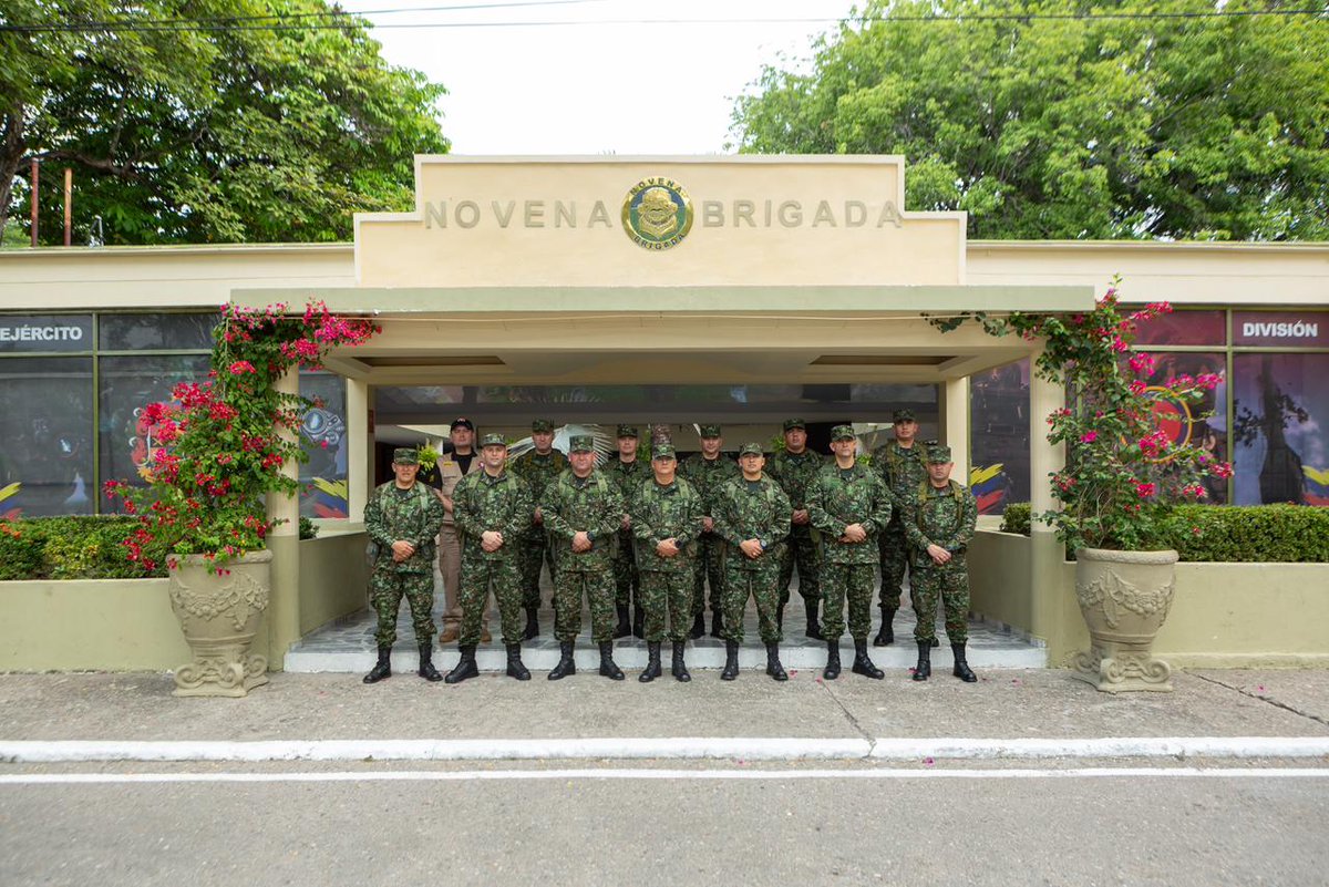 En Neiva #Huila, tras analizar resultados operacionales del I trimestre, el señor Cdte. @Ejercito_Div5 agradeció a los soldados de la #NovenaBrigada su trabajo en pro de la seguridad y progreso de los huilenses y los Invitó a mantener firme su voluntad de servicio. #FeEnLaCausa