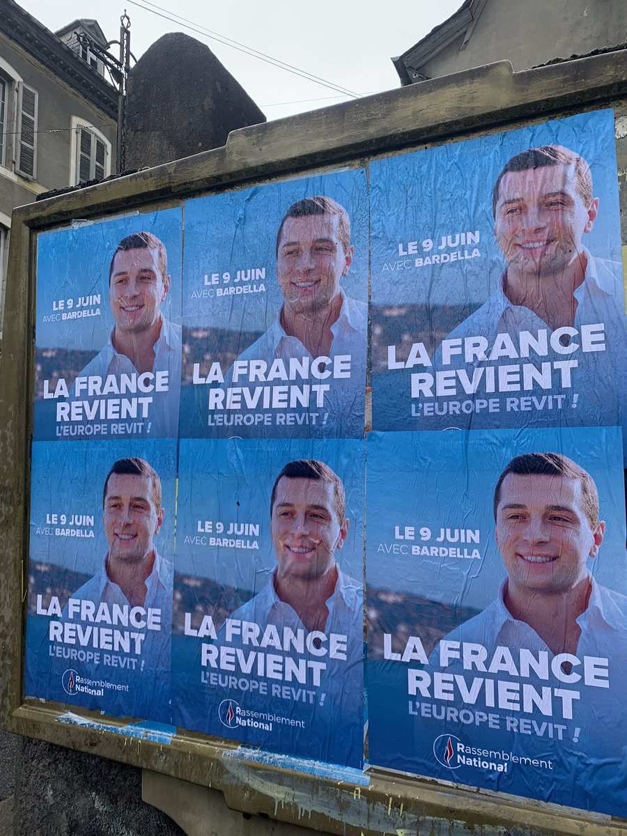 Verriere_F's tweet photo. Affichage à #OloronSainteMarie aujourd’hui, le @RNational64_off en action ! L’union fait la France 🇫🇷. Tous avec @J_Bardella pour faire gagner nos idées ! #VivementLe9Juin ! https://t.co/HDxxOe8zQL