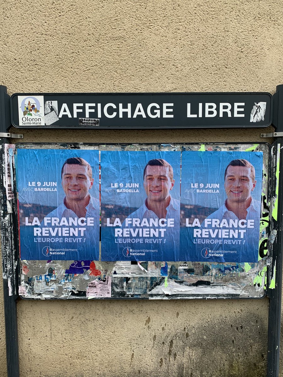 Verriere_F's tweet photo. Affichage à #OloronSainteMarie aujourd’hui, le @RNational64_off en action ! L’union fait la France 🇫🇷. Tous avec @J_Bardella pour faire gagner nos idées ! #VivementLe9Juin ! https://t.co/HDxxOe8zQL