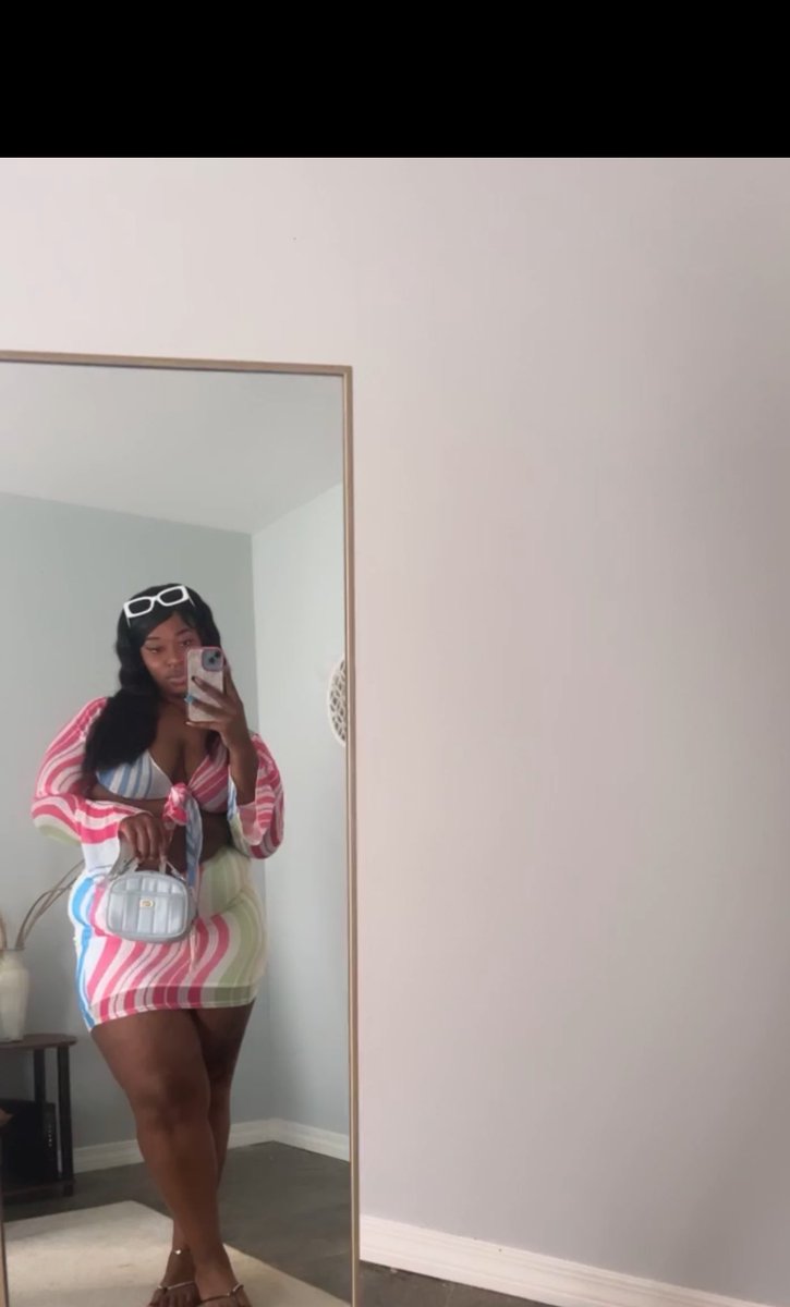 Imtootaee's tweet photo. Won’t you let me be your favorite? 💕🌈 https://t.co/VKsBFTqeQK