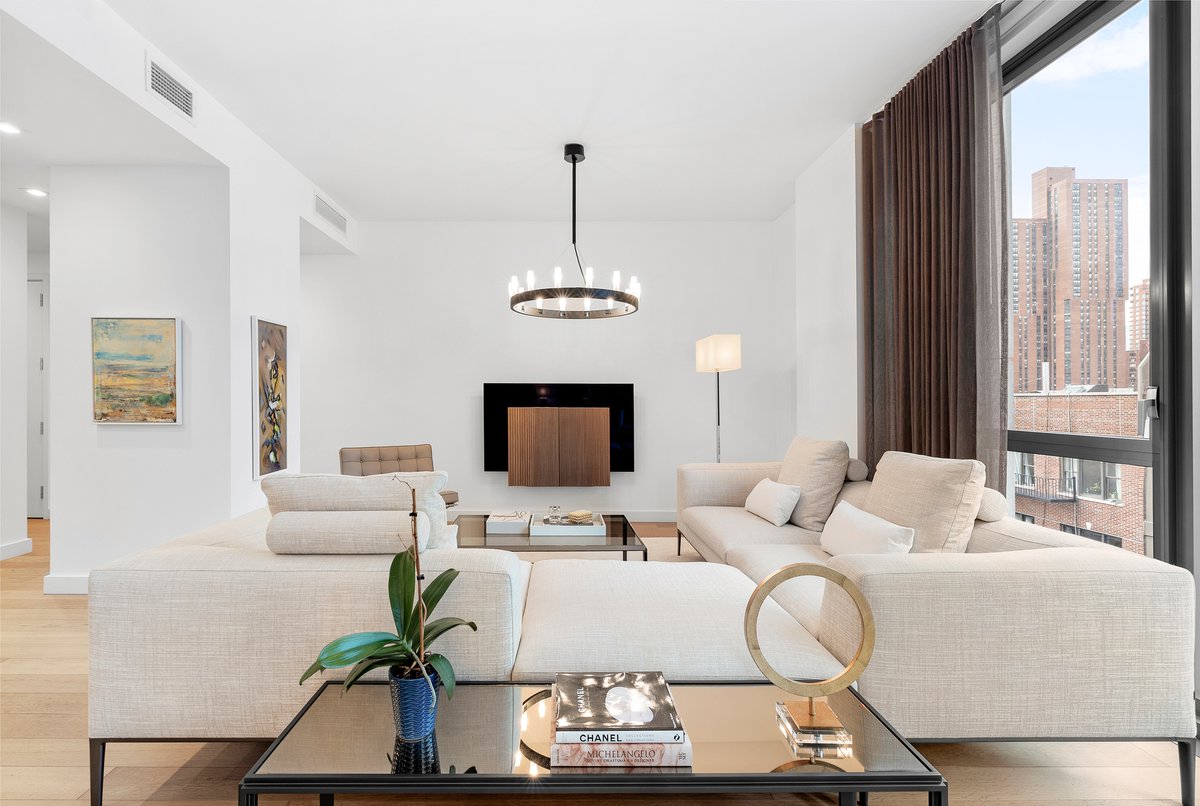 📍360 E 89th St, #6AB, New York NY
$5,295,000
__
Graced with stunning interiors and refined finishes, this sun-drenched 4-bedroom &amp; home office, 3.5-bathroom home is where contemporary craftsmanship meets classic Upper East Side luxury.
__
#NestSeekers #UpperEastSide #NewYork