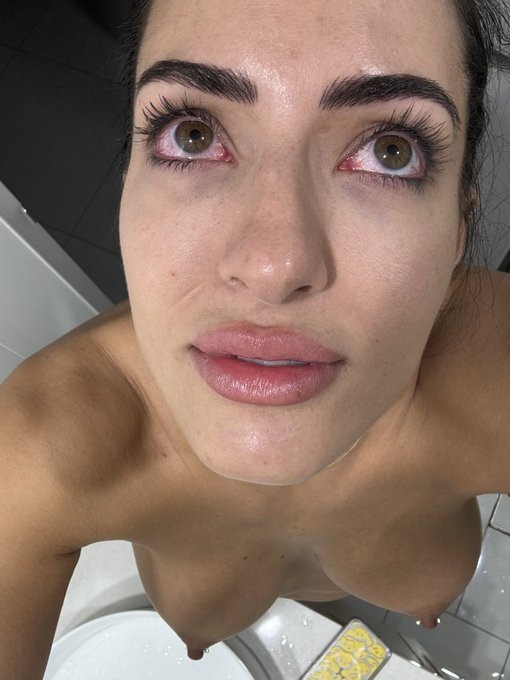 They say you should close your eyes for facials but I can&rsquo;t help it, I wanna see what&rsquo;s coming for me<a href="/tag/mvsales"class="tags"><span>#mvsales</span></a>