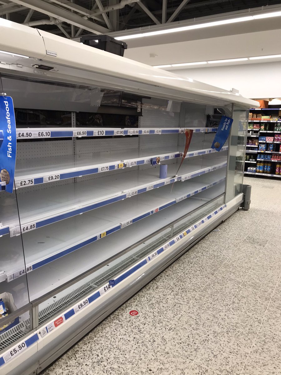 LochlainFeeley's tweet photo. @Tesco throwback Monday Tesco Shelthorpe (Loughborough) - at 7:00 pm last night it looked like Poland in the 1980’s. Apparently shelves being cleaned. Tough luck if you need to buy leaf salad, fish, or deli-meats. Tesco is just about profits now- customer comes last! What a joke! https://t.co/qRjlWqmj6D