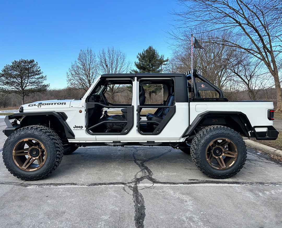 Stand tall and command attention!
Classic Roll Bar | RB09BK
#Blackhorseoffroad #offroad #offroading #4x4offroad #offroadaccessories #automotiveparts #Jeep #Jeeplife #Jeepoffroad #Jeepaccessories #Gladiator #JeepGladiator #GladiatorOffroad #RollBar #truckbedaccessories