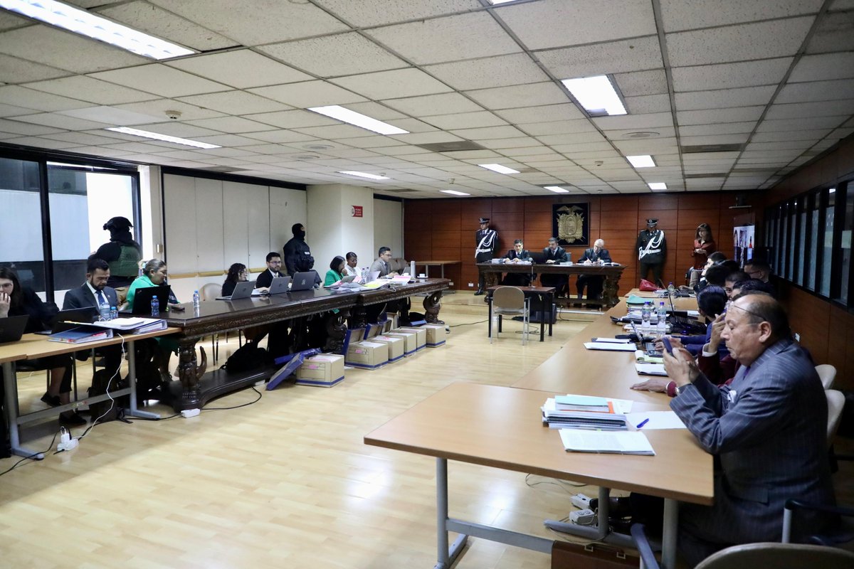 FiscaliaEcuador's tweet photo. #AHORA | Caso #GonzálezYOtros: se instala –en su segundo día– la audiencia de juicio contra los expolicías Erick S., Mario C., Aurelio Ch. y Marcos V. por la presunta #desapariciónforzada de 3 personas, ocurrida en noviembre de 2003. #FiscalíaEc continúa presentando su prueba. https://t.co/QGCNd2OGQI