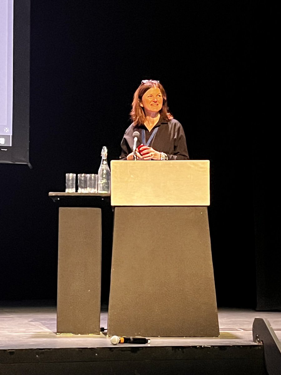 metzisv's tweet image. Congratulations to Petra Hajkova @MRC_LMS on a tour de force presentation and the award of the Tickle Medal @_BSDB_