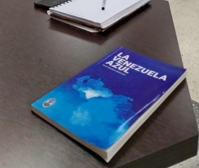 laychb's tweet photo. Conociendo nuestra #Venezuela Azul, de la mano del Almirante Jimenez Ratia,  en el Curso Geopolitica y Fronteras. #IAESEN SOMOS TODOS. https://t.co/x4fqflJ4sg
