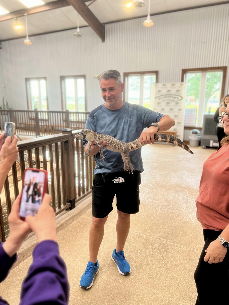 LakeCharlesCVB's tweet photo. #VisitLakeCharles welcomed 12 Canadian travel planners for @BrandUSA's #MegaFam! Their itinerary included a Bayou Rum tasting, holding baby gators at Gator Chateau, biking and shopping Downtown, and, of course, culinary delights! #BrandUSA ๐ฒ๐ https://t.co/ekvOz0OXpt