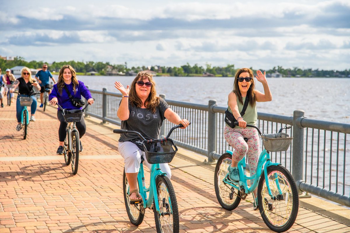 LakeCharlesCVB's tweet photo. #VisitLakeCharles welcomed 12 Canadian travel planners for @BrandUSA's #MegaFam! Their itinerary included a Bayou Rum tasting, holding baby gators at Gator Chateau, biking and shopping Downtown, and, of course, culinary delights! #BrandUSA ๐ฒ๐ https://t.co/ekvOz0OXpt