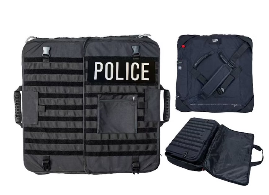 Stop Stick's Bonowi FlexShield is an inflatable ballistic shield that comes with rifle protection hard armor plates. When not inflated, it folds and fits into a discreet carrying case. loom.ly/frfSI5w #policeofficer #lawenforcement #policeofficersafety #ballisticshield