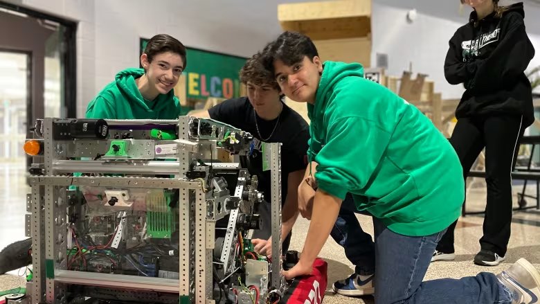 Best of luck to #YQG high school robotics teams @WiredCats5885 & @4920boltheads who will be competing in the @FIRSTweets Robotics Championships in Houston, Texas April 17-20!

Story via @CBCWindsor: bit.ly/4d0Pbr0

#Robotics #OMGrobots #MoreThanRobots #STEM