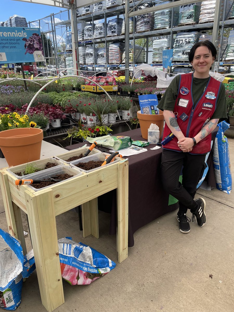 AmberMASM2217's tweet photo. We had a great weekend of demos!  Spring cleaning and spring planting!! We have fun at work!! Come join us next Saturday April 20 for more fun!! #r1demos @BrianLowes2217 @BenitoKomadina @som2to https://t.co/Sn41mIzu7x