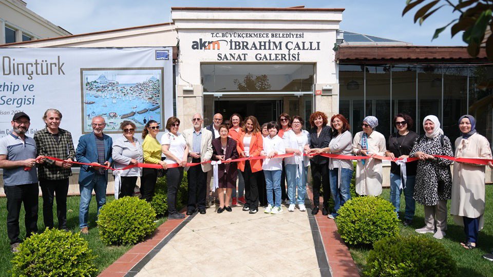 Kültür Bakanlığı sanatçısı, Büyükçekmece Belediyesi Halk Akademisi Güzel Sanatlar Kurslarında tezhip ve minyatür eğitmeni olarak görev yapmakta olan Leman Dinçtürk'ün Kişisel Tezhip ve Minyatür Sergisi Büyükçekmece AKM İbrahim Çalı Sanat Galerisi'nde açıldı. Leman Dinçtürk'ün 40