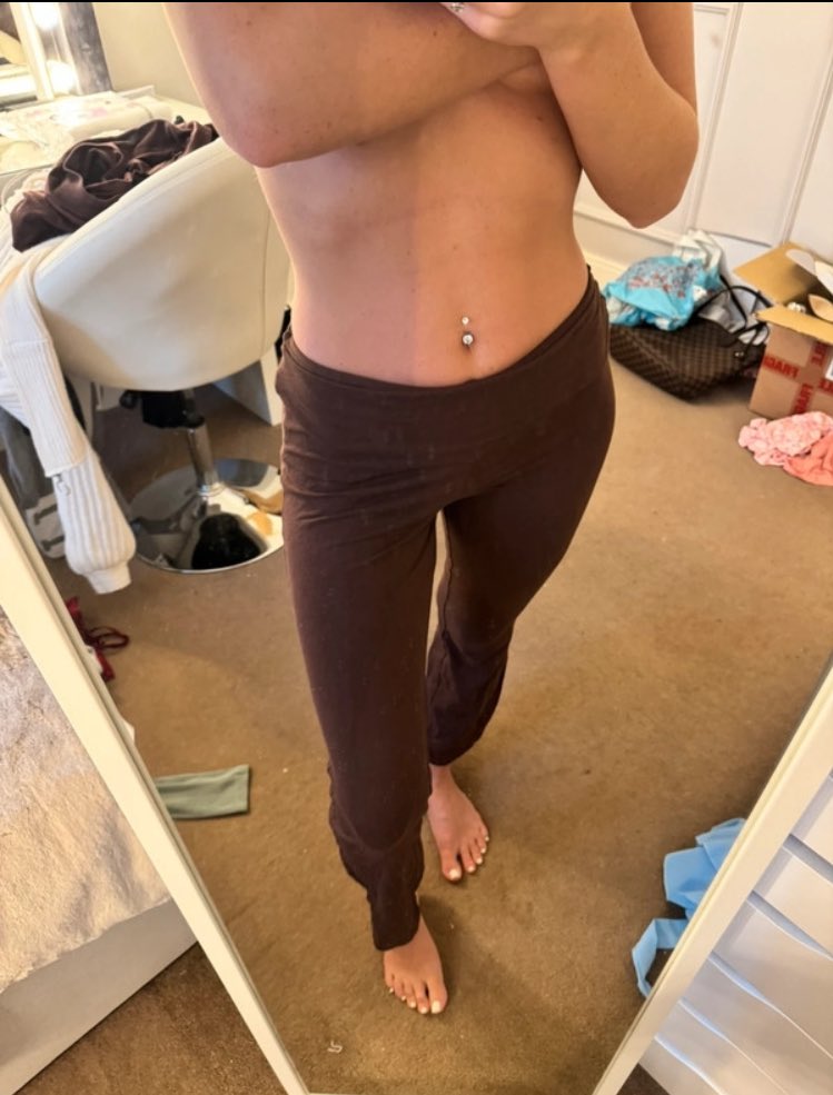 Brattygall's tweet photo. DMs open, Who doesn’t love some proper amateur pictures 👀😈

sellingcontent | buyingcontent | nsfw  | chav  | feet  | nsfwtwt | onlyfans  | findom | cashcow | paypig | feetcontent | https://t.co/uNYq5xIPFL