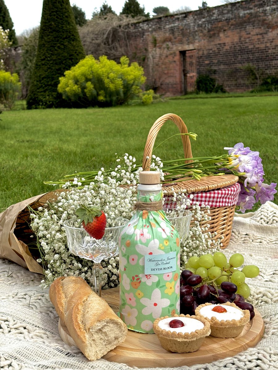 DeviseDrinks's tweet photo. Our refreshing Watermelon &amp; Jasmine gin cocktail🍉💐
Cheers to the perfect blend of fruity sweetness and floral notes in one spirit🤩🥂
The devine flavoursome watermelon refreshment perfect for Spring days in or gatherings☁️☀️
https://t.co/vdgeQTVlg1
#devisedrinks #devisebloom https://t.co/Ch0K4SB3rR